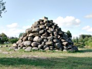 Valpenes akmeņu piramīda